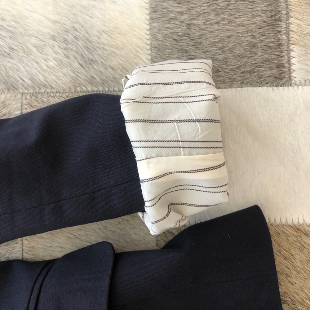 Theory fitted navy cotton blazer. Size 2. - Picture 7 of 11